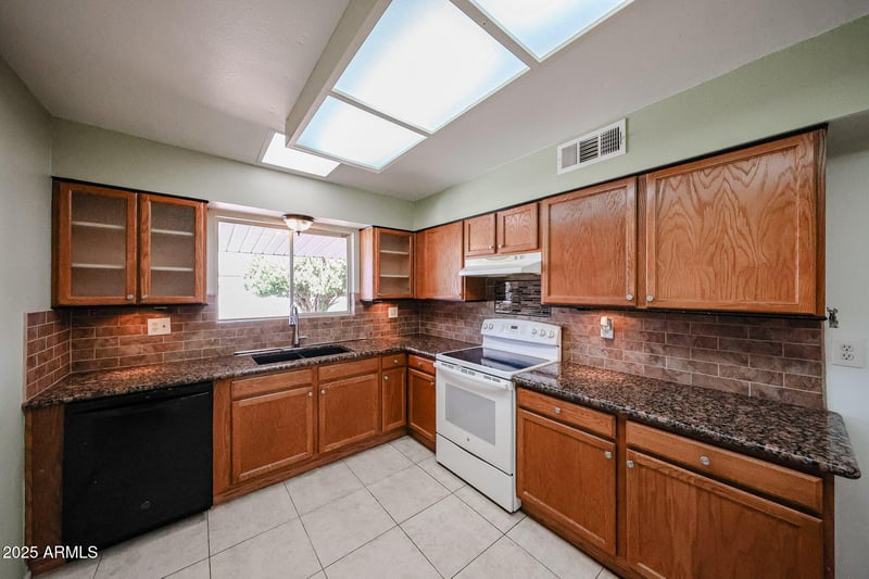 10301 Salem Dr, Sun City, AZ 85351
