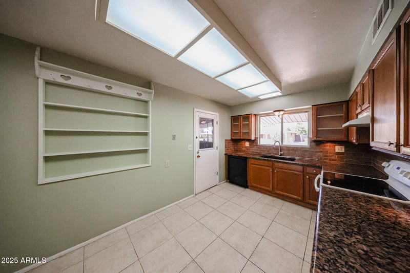 10301 Salem Dr, Sun City, AZ 85351