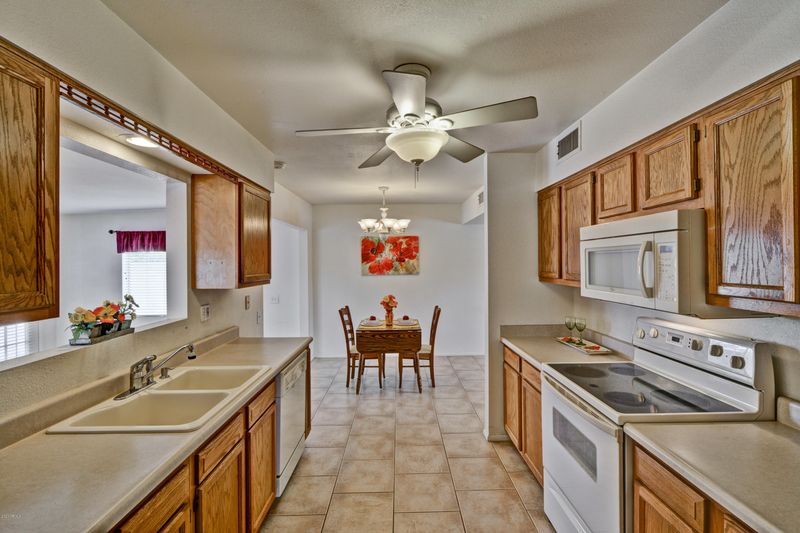 10302 W Edgewood Dr, Sun City, AZ 85351