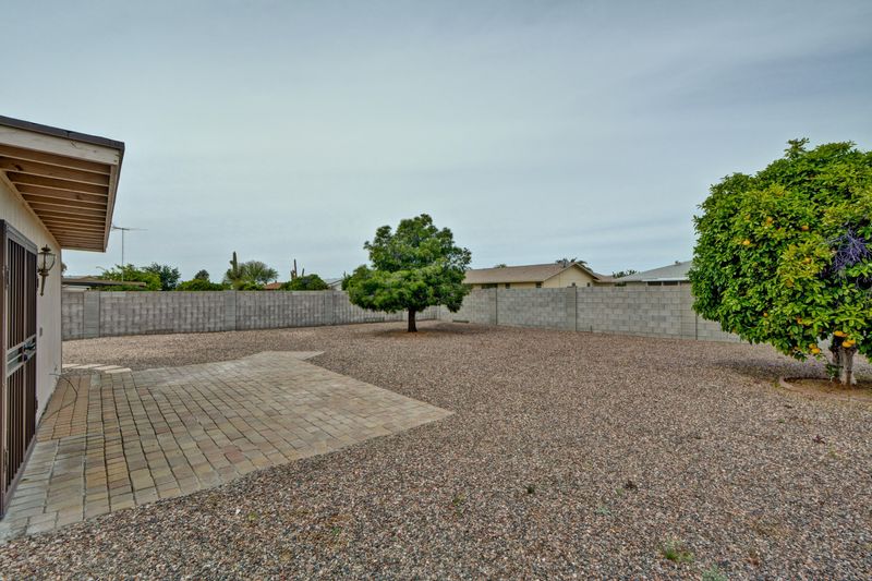 10302 W Edgewood Dr, Sun City, AZ 85351