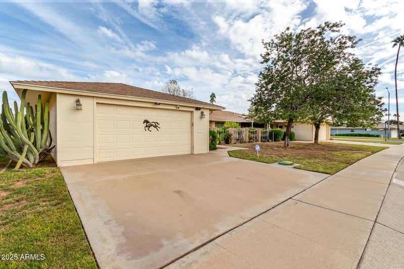 10304 Kingswood Cir, Sun City, AZ 85351