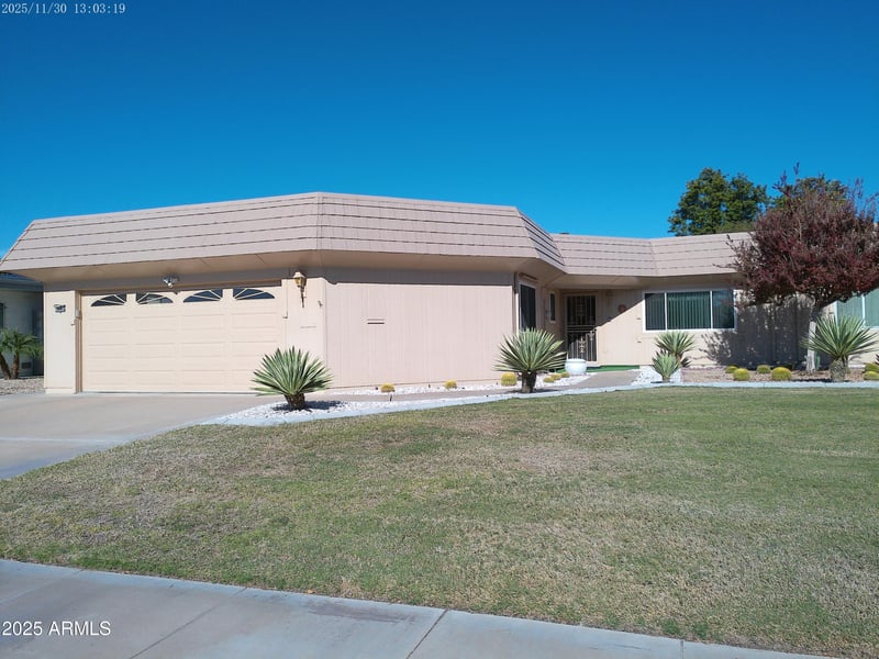 10306 Hutton Dr, Sun City, AZ 85351