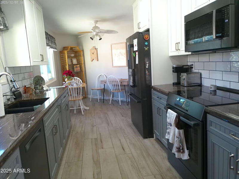 10306 Hutton Dr, Sun City, AZ 85351