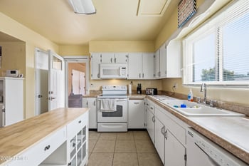 10306 W Audrey Dr, Sun City, AZ 85351