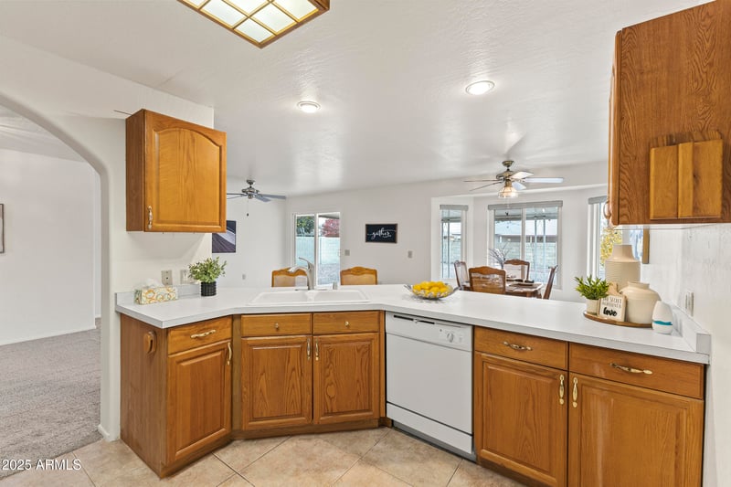 10307 Sutters Gold Ln, Sun City, AZ 85351