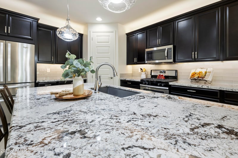 10311 Thunderbolt Ave, Mesa, AZ 85212