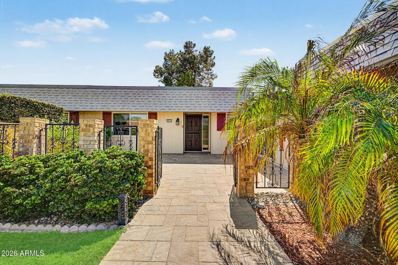 10311 W Kingswood Cir, Sun City, AZ 85351
