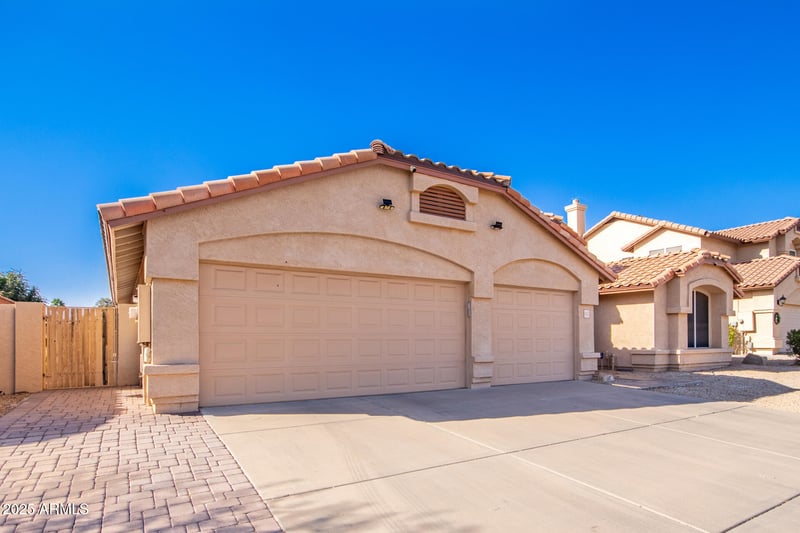 10312 58th Ln, Glendale, AZ 85302