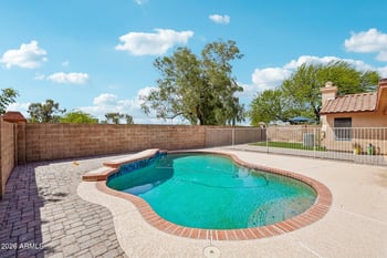 10312 58th Ln, Glendale, AZ 85302