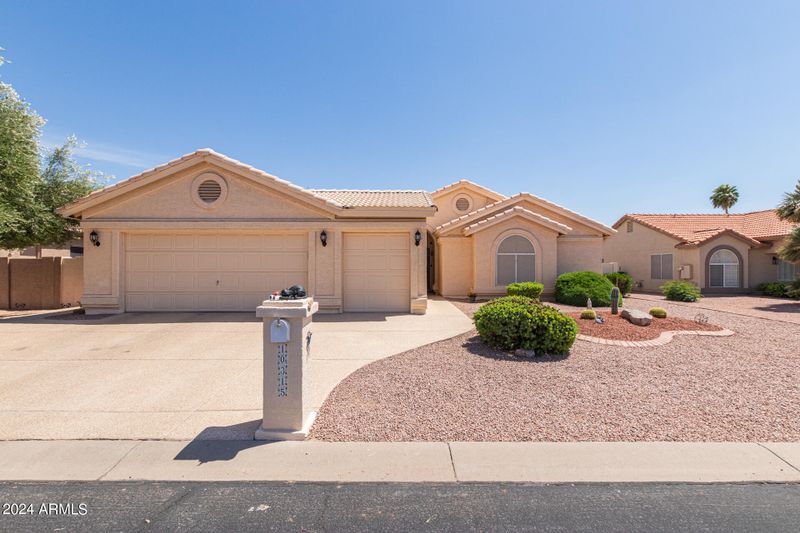 10315 E Coopers Hawk Dr, Sun Lakes, AZ 85248