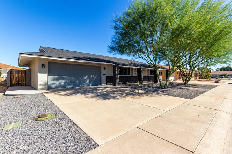 10316 Salem Dr, Sun City, AZ 85351