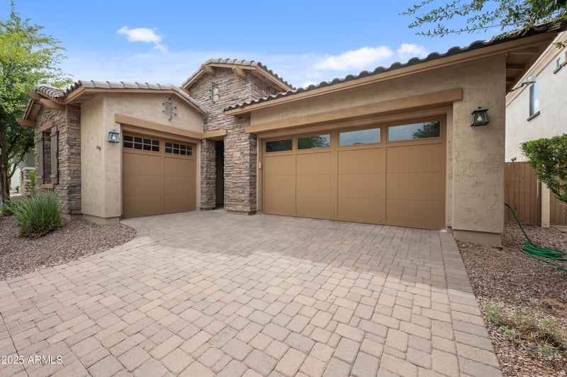 10317 Catalyst Ave, Mesa, AZ 85212