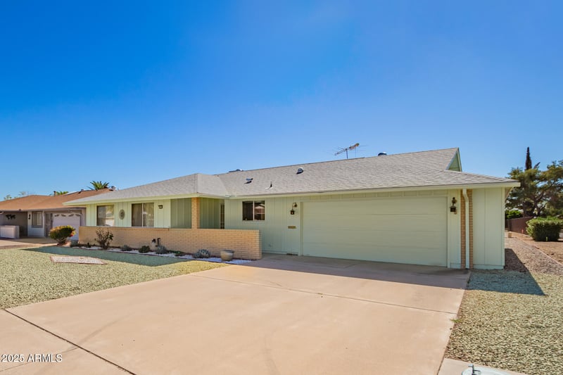10319 Twin Oaks Dr, Sun City, AZ 85351