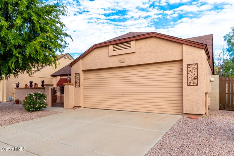 10321 65th Dr, Glendale, AZ 85302
