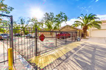 10321 65th Dr, Glendale, AZ 85302