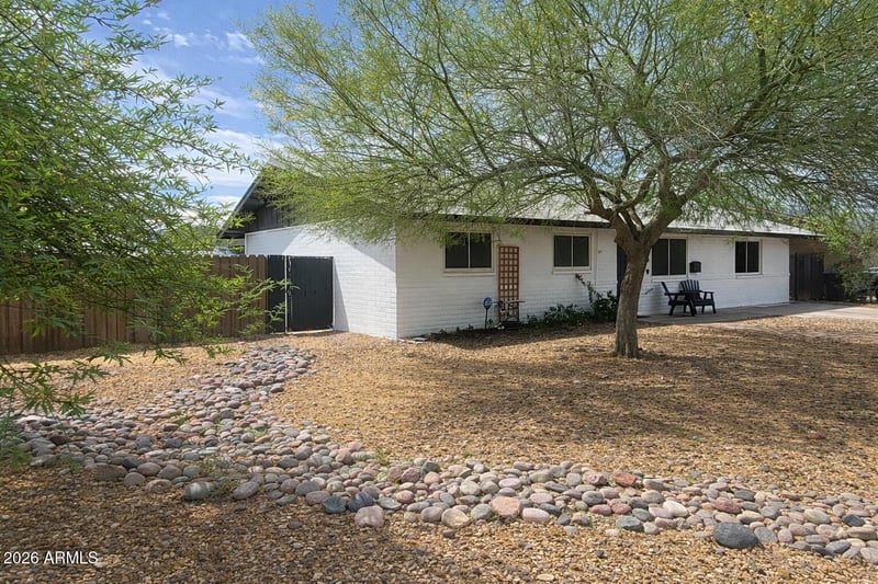 1033 Hickory St, Mesa, AZ 85201