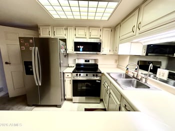 10330 Thunderbird Blvd #B316, Sun City, AZ 85351