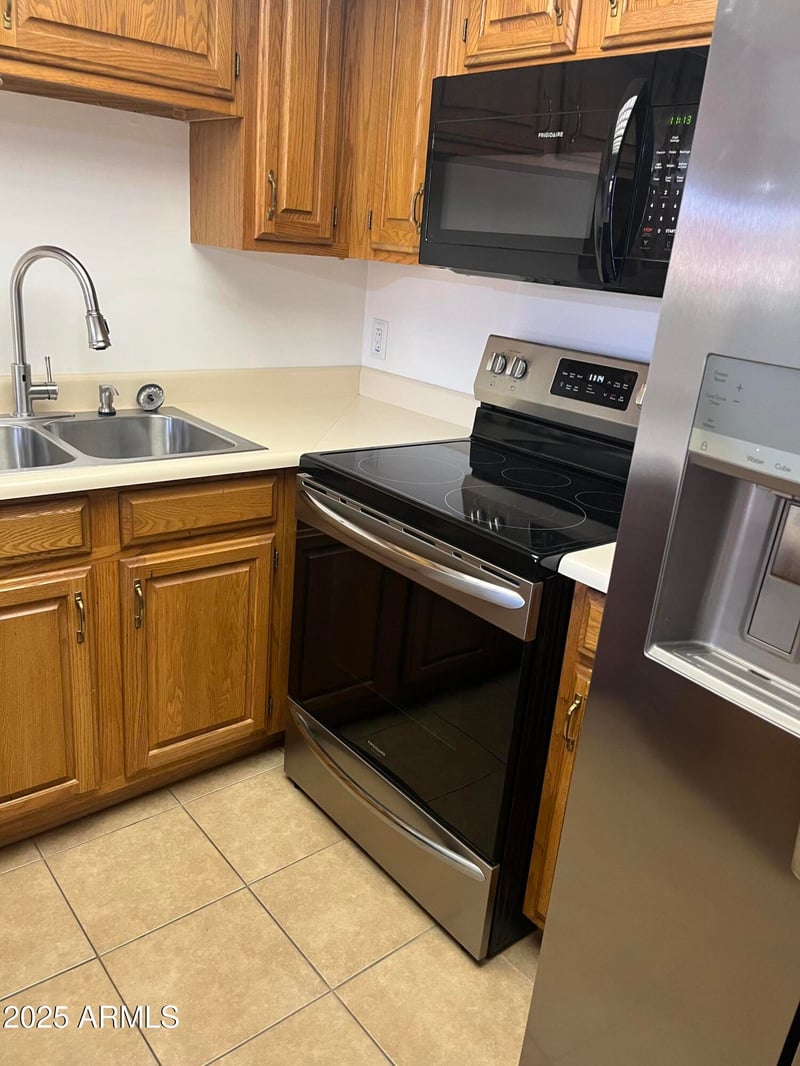 10330 Thunderbird Blvd #C102, Sun City, AZ 85351