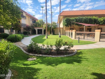 10330 Thunderbird Blvd #C104, Sun City, AZ 85351