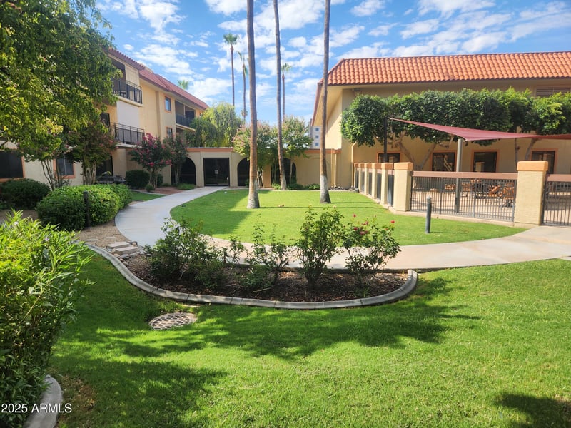 10330 Thunderbird Blvd #C104, Sun City, AZ 85351