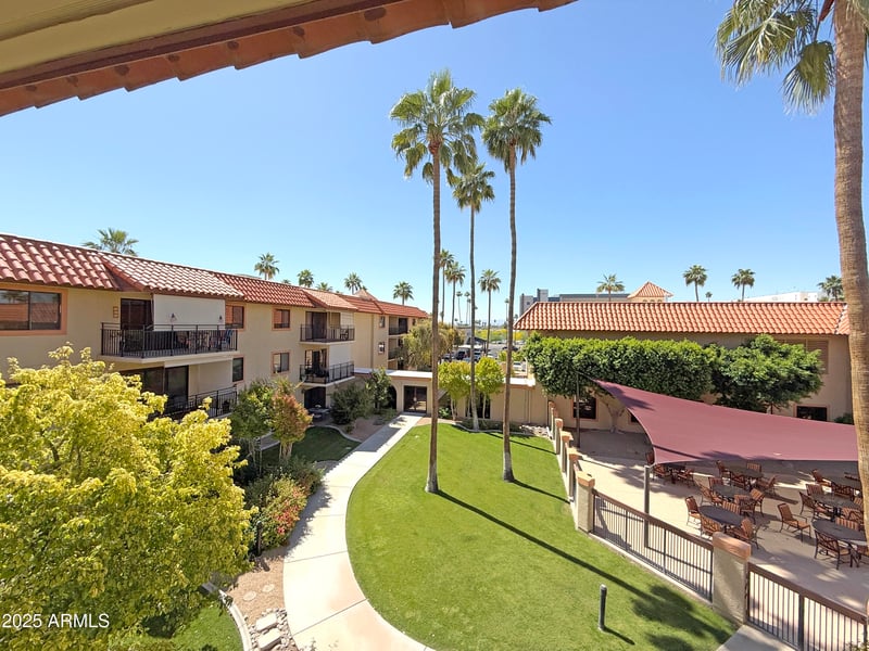 10330 Thunderbird Blvd #C304, Sun City, AZ 85351