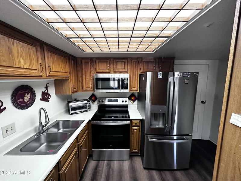 10330 Thunderbird Blvd #B110, Sun City, AZ 85351