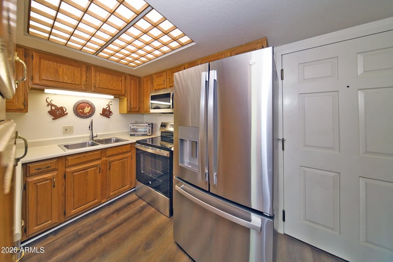 10330 Thunderbird Blvd #B110, Sun City, AZ 85351