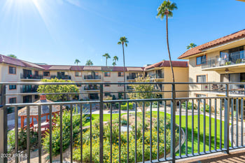 10330 Thunderbird Blvd #B204, Sun City, AZ 85351