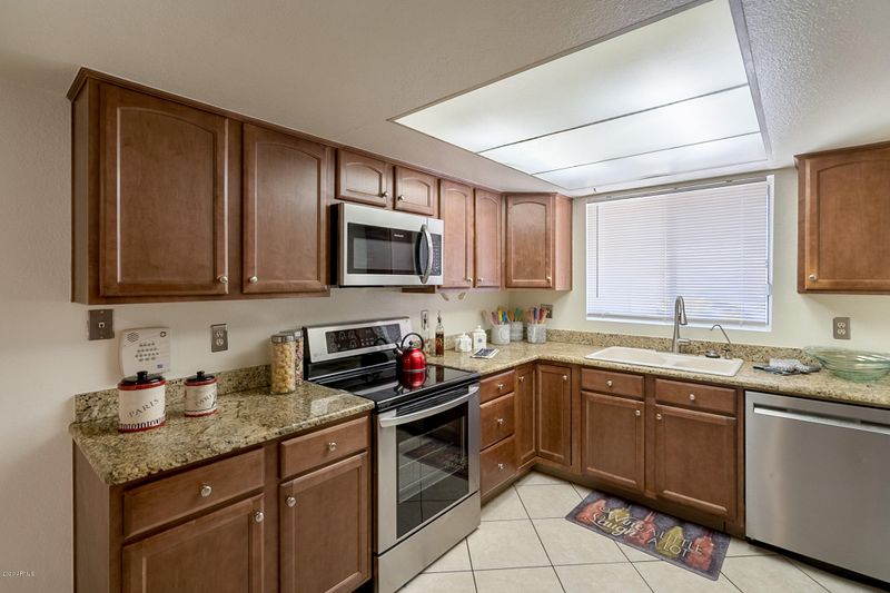 10332 W Montecito Ave, Phoenix, AZ 85037