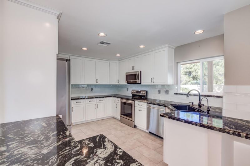 10333 E Silvertree Ct, Sun Lakes, AZ 85248