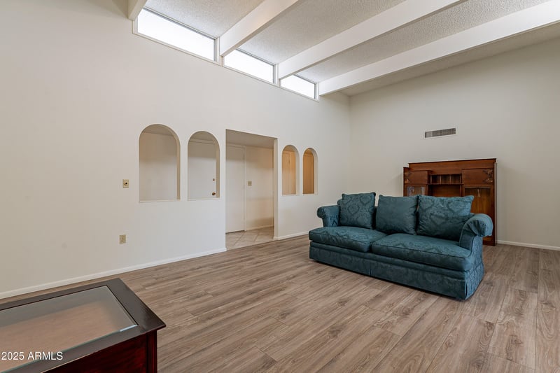 10335 Mission Ln, Sun City, AZ 85351