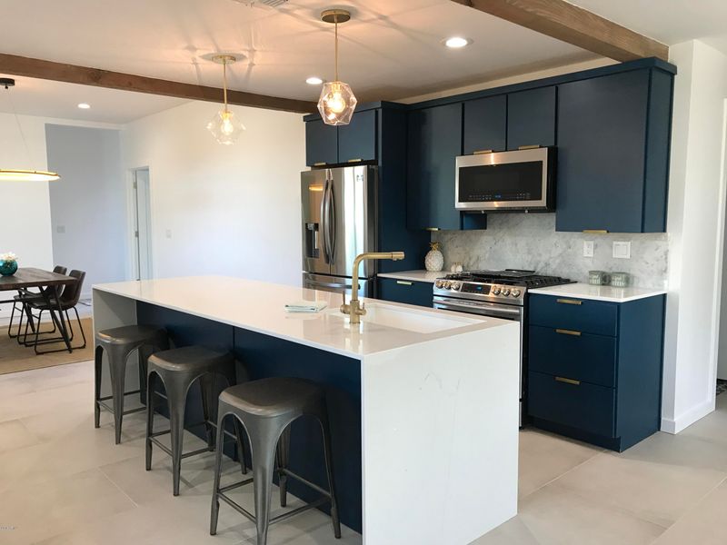 1034 E Clarendon Ave, Phoenix, AZ 85014