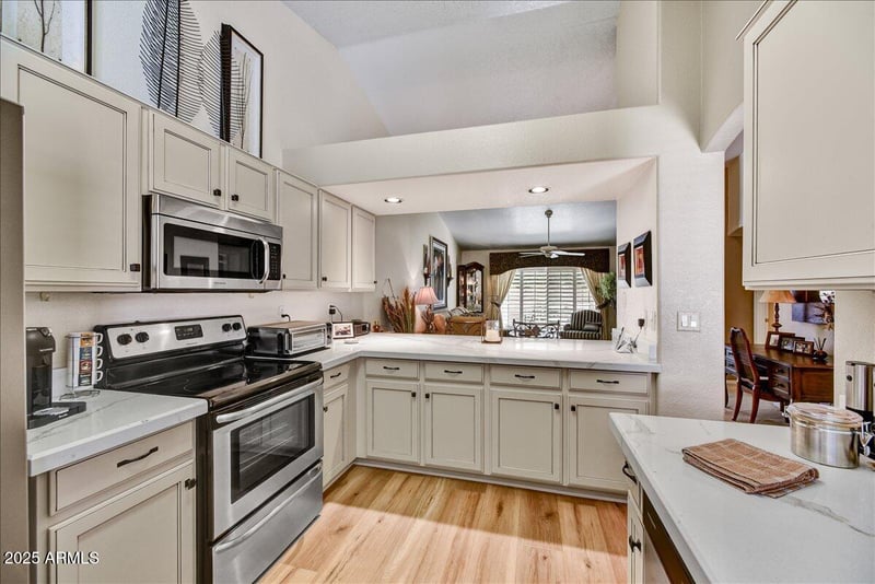 10347 Mohawk Ln, Peoria, AZ 85382