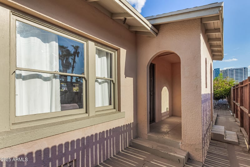 1035 Palm Ln, Phoenix, AZ 85006