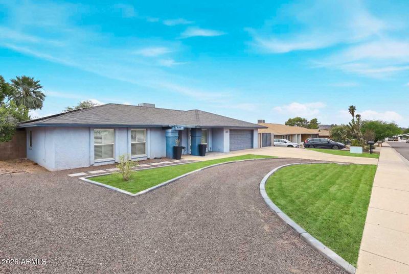 1037 E Acoma Dr, Phoenix, AZ 85022