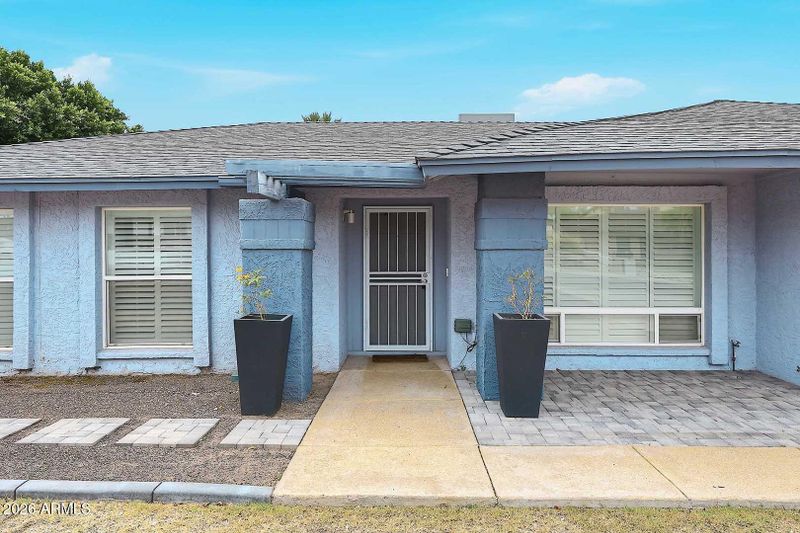 1037 E Acoma Dr, Phoenix, AZ 85022