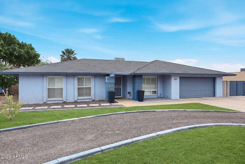 1037 E Acoma Dr, Phoenix, AZ 85022