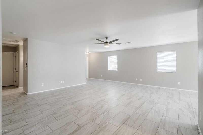 1039 E Desert Moon Trl, San Tan Valley, AZ 85143