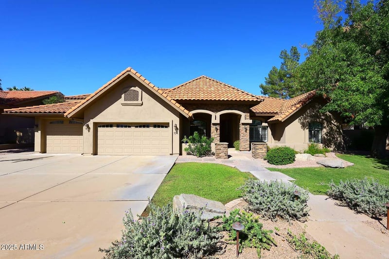104 Palomino Dr, Tempe, AZ 85284