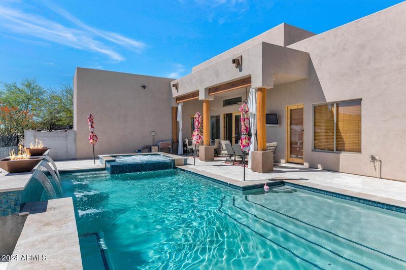 104 W Night Glow Dr, Phoenix, AZ 85085