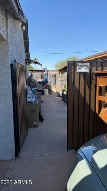 104 Pueblo Ave, Phoenix, AZ 85041
