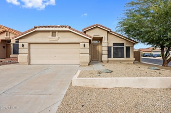 1040 Amberwood Dr, Phoenix, AZ 85048