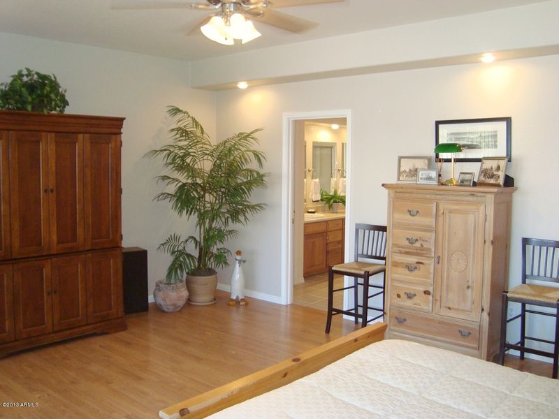 1040 E Baylor Ln, Chandler, AZ 85225
