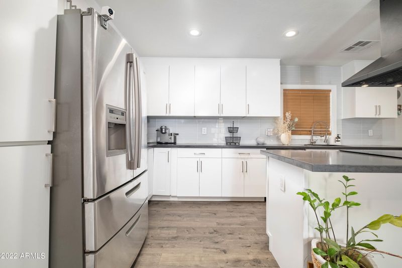 1040 E Highland Ave, Phoenix, AZ 85014