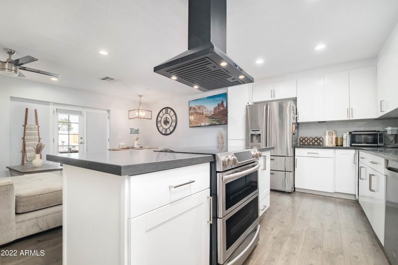 1040 E Highland Ave, Phoenix, AZ 85014