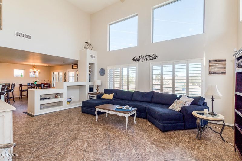 1040 W Hearne Way, Gilbert, AZ 85233