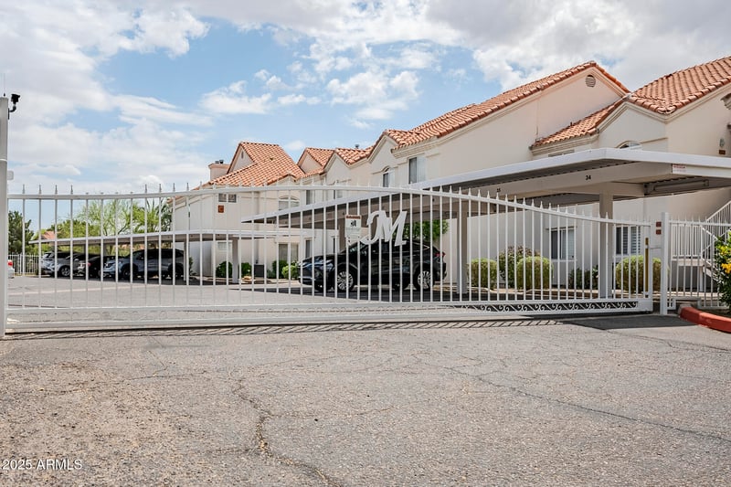 10401 52nd St #205, Paradise Valley, AZ 85253
