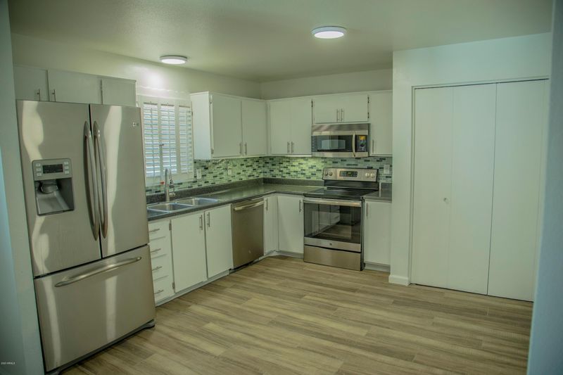 10402 W Devonshire Ave, Phoenix, AZ 85037