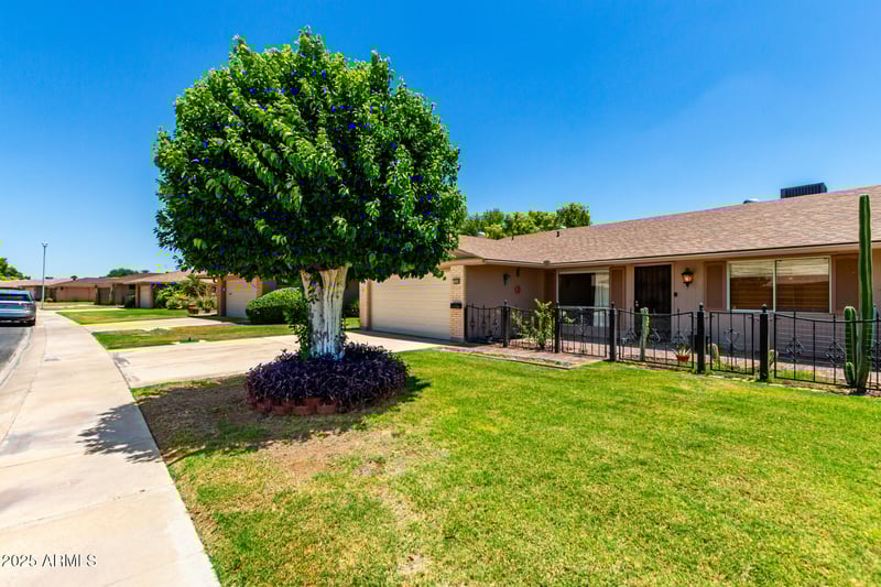 10404 El Capitan Cir, Sun City, AZ 85351