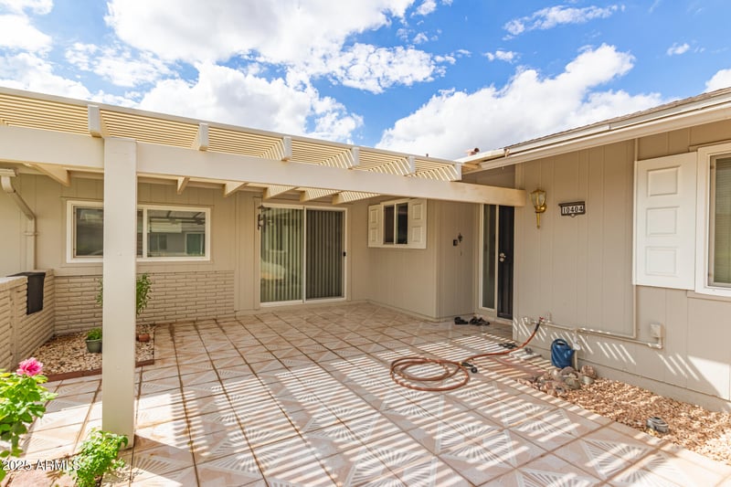10404 Kingswood Cir, Sun City, AZ 85351